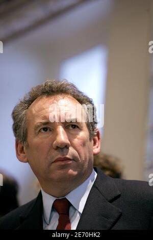 Der Präsident der UDF (Union for French Democraty) und Kandidat für die Präsidentschaftswahl im nächsten Jahr, Francois Bayrou, stellt am 8. Januar 2007 in Paris, Frankreich, seine Website über seine Präsidentschaftskampagne vor. Foto von Corentin Fohlen/ABACAPRESS.COM Stockfoto