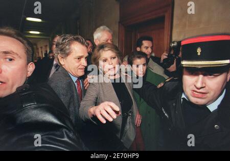 Die französische ehemalige Schauspielerin und Sängerin Brigitte Bardot verlässt am 19. Dezember 1996 das Gerichtsgebäude in Paris. Foto von Patrick Durand/ABACAPRESS.COM Stockfoto