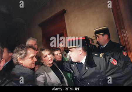 Die französische ehemalige Schauspielerin und Sängerin Brigitte Bardot verlässt am 19. Dezember 1996 das Gerichtsgebäude in Paris. Foto von Patrick Durand/ABACAPRESS.COM Stockfoto