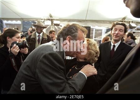 Der Präsident der UDF (Union for French Democraty) und Kandidat für die Präsidentschaftswahl im nächsten Jahr, Francois Bayrou, spricht am 09. Januar 2007 im Hauptsitz der UDF in Paris, Frankreich, seine Neujahrswünsche an. Foto von Corentin Fohlen/ABACAPRESS.COM Stockfoto