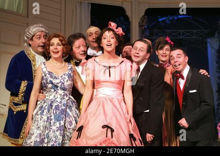 Die französische Schauspielerin Sara Giraudeau (Tochter der französischen Schauspieler Bernard Giraudeau und Anny Duperey) spielt am 10. januar 2007 im Theaterstück "La Valse des Pingouins" von Patrick Haudecoeur am Theater des Nouveautes in Paris, Frankreich. Foto von Mousse/ABACAPRESS.COM Stockfoto