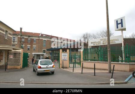 Der Eingang des Krankenhauses Montfermeil, nördlicher Vorort von Paris, aufgenommen am 13. Januar 2007. Bilal, ein 17 Tage altes Baby, wurde von Linda, einem 18 Jahre alten Mädchen, entführt, während seine Mutter in diesem Krankenhaus war. Die Polizei gab heute einen Ambert Alert aus und fand Linda und Bilal in Bretigny-sur-Orge, einem südlichen Vorort von Paris. Foto von Jules Motte/ABACAPRESS.COM Stockfoto