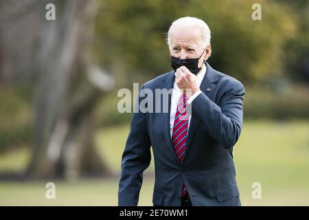 Washington, Usa. Januar 2021. Präsident Joe Biden kehrt nach einem kurzen Besuch mit verwundeten Veteranen im Walter Reed Medical Center in Washington, DC, USA, am 29. Januar 2021 ins Weiße Haus zurück. Foto von Jim Lo Scalzo/UPI Kredit: UPI/Alamy Live Nachrichten Stockfoto