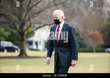 Washington, Usa. Januar 2021. Präsident Joe Biden kehrt nach einem kurzen Besuch mit verwundeten Veteranen im Walter Reed Medical Center in Washington, DC, USA, am 29. Januar 2021 ins Weiße Haus zurück. Foto von Jim Lo Scalzo/UPI Kredit: UPI/Alamy Live Nachrichten Stockfoto