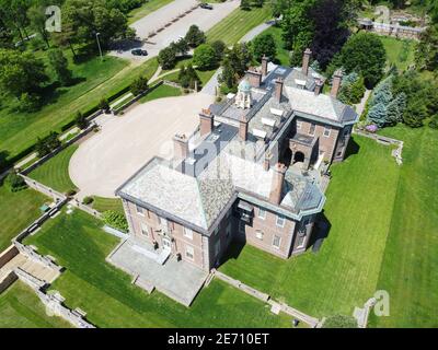 Historisches Herrenhaus Castle Hill auf dem Crane Estate wurde 1926 im Tudor-Revival-Stil an der Ipswich Bay in der Stadt Ipswich, Massachusetts MA, U gebaut Stockfoto