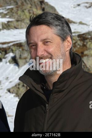 Der französische Schauspieler und Regisseur Antoines De Caunes posiert während einer Fotoschau beim 10. Internationalen Comedy Film Festival in L'Alpe d'Huez, Frankreich, am 20. Januar 2007. Foto von Guibbaud-Guignebourg/ABACAPRESS.COM Stockfoto