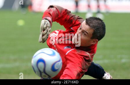 PSG-Torwart Mickael Landreau während des französischen Pokals, Paris-Saint-Germain gegen Gueugnon im Parc des Princes Stadium in Paris, Frankreich am 21. Januar 2007. Paris Saint-Germain gewann 1:0. Foto von Mehdi Taamallah/Cameleon/ABACAPRESS.COM Stockfoto