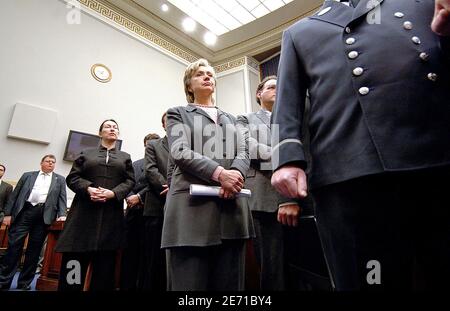 Senatorin Hillary Rodham Clinton (D-N.Y.) hält eine Pressekonferenz mit 9/11 Ersthelfern ab, die im Haushalt des Finanzjahres 2008 für 9/11 Mittel im Gesundheitswesen fordern, am 23. Januar 2007 in Washington DC, USA. Foto von Olivier Douliery/ABACAPRESS.COM Stockfoto