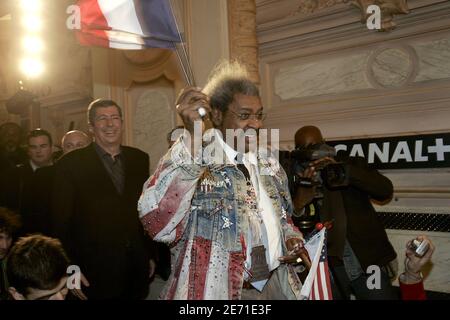 US-Boxpromoter Don King bei einer Pressekonferenz, die am 24. Januar 2007 in Levallois bei Paris stattfand, um den Kampf zwischen dem WBA/WBC-Kreuzgewichtsmeister O'Neil 'Supernova' Bell und dem ehemaligen vereinten Kreuzgewichtsweltmeister Jean-Marc Mormeck am 17. März im Palais des Sport Marcel Cerdan in Levallois anzukündigen. Foto von Mousse/Cameleon/ABACAPRESS.COM Stockfoto