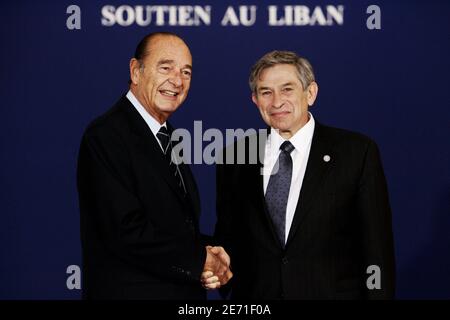 Der französische Präsident Jacques Chirac und der Weltbankpräsident Paul Wolfowitz nach einer Pressekonferenz auf der Internationalen Konferenz zur Unterstützung des Libanon am 25. Januar 2007 in Paris, Frankreich. Foto von Gilles Bassignac/Pool/ABACAPRESS.COM Stockfoto