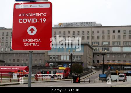 Lissabon, Portugal. Januar 2021. Ein Covid-19 Schild ist am 29. Januar 2021 im Santa Maria Krankenhaus in Lissabon, Portugal, zu sehen. Portugal meldet täglich neue Aufzeichnungen über COVID-19-Todesfälle und Krankenhausaufenthalte, da eine jüngste Pandemie-Zunahme unvermindert anhält. Quelle: Pedro Fiuza/ZUMA Wire/Alamy Live News Stockfoto