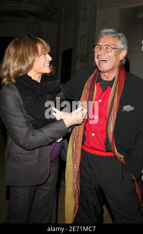 Nathalie Delon und Jean-Marie Perier kommen am 29. Januar 2007 zur Premiere des Stücks 'Sur la Route de Madison' mit Alain Delon und Mireille Darc im Marigny Playhouse in Paris, Frankreich, an. Foto von Denis Guignebourg/ABACAPRESS.COM Stockfoto