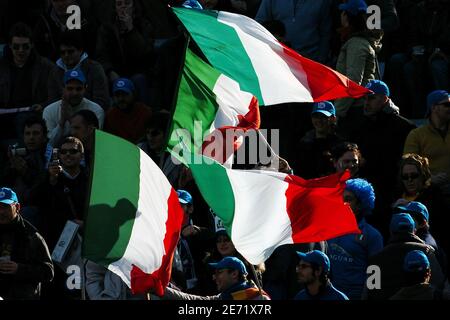 Italiens Fans beim RBS 6 Nations Spiel, Italien gegen Frankreich in Rom, Italien am 3. Februar 2007. Frankreich gewann 39:3. Foto von Nicolas Gouhier/Cameleon/ABACAPRESS.COM Stockfoto