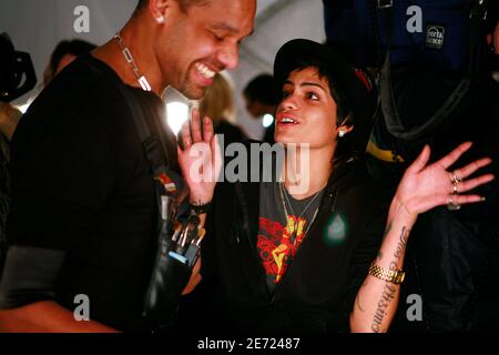 Atmosphäre und Vorbereitung hinter die Kulissen der Show vor der Heatherette Fashion Show in den Zelten des Bryant Park in New York City, NY, USA am 06. Februar 2007. Foto von Gerald Holubowicz/ABACAPRESS.COM Stockfoto