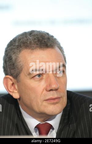 Christian Streiff, Vorsitzender des PSA Peugeot Citroen Vorstands, hält am 7. Februar 2007 in Paris, Frankreich, eine Pressekonferenz zur Bekanntgabe der Finanzergebnisse 2006 ab. Foto von Thierry Orban/ABACAPRESS.COM Stockfoto