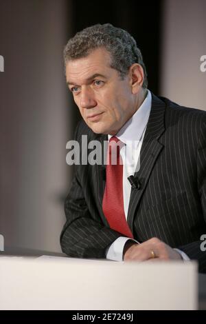 Christian Streiff, Vorsitzender des PSA Peugeot Citroen Vorstands, hält am 7. Februar 2007 in Paris, Frankreich, eine Pressekonferenz zur Bekanntgabe der Finanzergebnisse 2006 ab. Foto von Thierry Orban/ABACAPRESS.COM Stockfoto