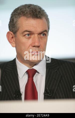 Christian Streiff, Vorsitzender des PSA Peugeot Citroen Vorstands, hält am 7. Februar 2007 in Paris, Frankreich, eine Pressekonferenz zur Bekanntgabe der Finanzergebnisse 2006 ab. Foto von Thierry Orban/ABACAPRESS.COM Stockfoto