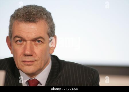 Christian Streiff, Vorsitzender des PSA Peugeot Citroen Vorstands, hält am 7. Februar 2007 in Paris, Frankreich, eine Pressekonferenz zur Bekanntgabe der Finanzergebnisse 2006 ab. Foto von Thierry Orban/ABACAPRESS.COM Stockfoto