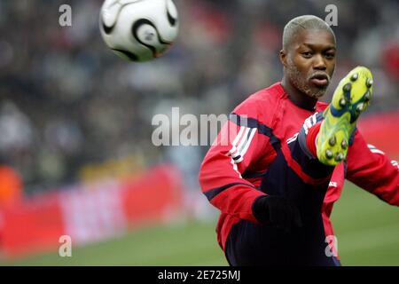 Der französische Djibril Cisse beim internationalen Freundschaftsspiel, Frankreich gegen Argentinien am 7. Februar 2007 im stade de France in Saint-Denis bei Paris. Argentinien gewann 1:0. Foto von Gouhier-Taamallah/Cameleon/ABACAPRESS.COM Stockfoto