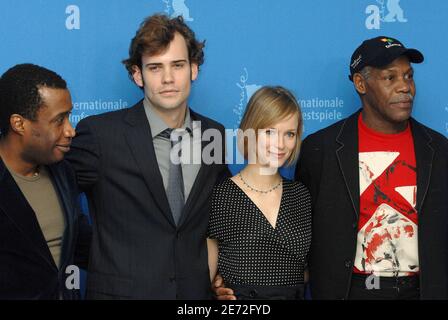 US-Schauspieler Danny Glover posiert für die Fotografen während einer Fotoschau für den Film "Poor Boy's Game" auf den 57. Internationalen Filmfestspielen "Berlinale" in Berlin, Deutschland, am 13. Februar 2007. Foto von Christophe Guibbaud/ABACAPRESS.COM Stockfoto