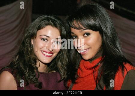 Miss France 2007, Rachel Legrain-Trapani und ehemalige Miss France 2005 Cindy Fabre posieren während einer Valentinsfeier im Mandalaray Club in Paris, Frankreich am 4. februar 2007 statt. Foto von Edouard Bernaux/ABACAPRESS.COM Stockfoto