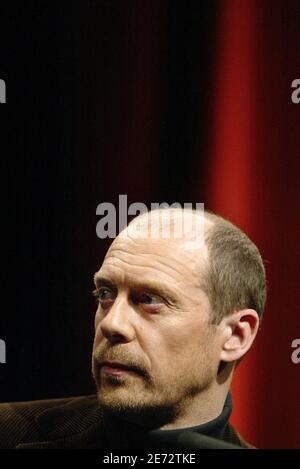 Der französische Schriftsteller und Essayist Alain Soral bei einem Treffen des französischen Front-Führers Jean-Marie Le Pen am 23. Februar 2007 in Lille, Frankreich. Foto Bernard Bisson/ABACAPRESS.COM Stockfoto