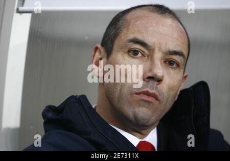 Paris Saint Germain Trainer Paul Le Guen während des französischen Fußballspiels der ersten Liga Paris Saint-Germain vs. ALS Saint-Etienne im Parc des Princes Stadion in Paris, Frankreich, am 25. Februar 2007. ASSE gewann 2:0. Foto von Christian Liewig/ABACAPRESS.COM Stockfoto