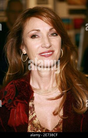 Die britische Schauspielerin Jane Seymour nimmt an der Enthüllung der Original Hollywood Sign Collection auf der artexpo New York 2007 im Jacob Javits Convention Center, Crystal Palace in New York City, USA, am 1. März 2007 Teil. DER US-Künstler Bill Mack kaufte das Originalschild, das 1978 abgerissen wurde, um als Leinwand und Bildhauermaterial eine Reihe von Skulpturen und Porträts illustrer Filmstars aus dem 'Goldenen Zeitalter Hollywoods' zu erstellen. Foto von Gerald Holubowicz/ABACAUSA.COM Stockfoto