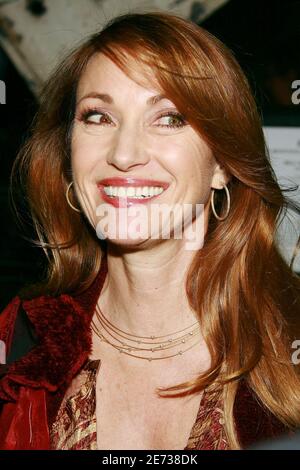 Die britische Schauspielerin Jane Seymour nimmt an der Enthüllung der Original Hollywood Sign Collection auf der artexpo New York 2007 im Jacob Javits Convention Center, Crystal Palace in New York City, USA, am 1. März 2007 Teil. DER US-Künstler Bill Mack kaufte das Originalschild, das 1978 abgerissen wurde, um als Leinwand und Bildhauermaterial eine Reihe von Skulpturen und Porträts illustrer Filmstars aus dem 'Goldenen Zeitalter Hollywoods' zu erstellen. Foto von Gerald Holubowicz/ABACAUSA.COM Stockfoto