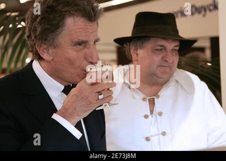 Jack lang und seine Frau besuchen am 8. März 2007 die Internationale Landwirtschaftsmesse in Paris, Frankreich. Foto von Edouard Bernaux/ABACAPRESS.COM Stockfoto