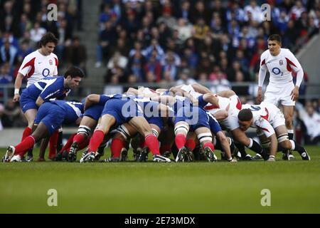 Scrum während der Rugby Union, RBS 6 Nations Meisterschaft 2007 England gegen Frankreich in Twickenham in London, Großbritannien, am 11. März 2007. England gewann 28-16. Foto Liewig Christian/ABACAPRESS.COM Stockfoto