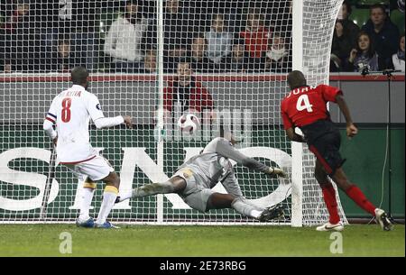 Bayer Leverkusens Silveira Juan erzielt am 14. März 2007 in der BayArena in Leverkusen das dritte Tor während der UEFA-Cup-Runde der letzten 16 Sekunden, Bayer Leverkusen gegen RC Lens. Foto von Christian Liewig/ABACAPRESS.COM Stockfoto