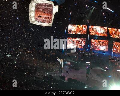 Der französische Sänger Michel Polnareff tritt am 13. März 2007 live auf der Bühne des Bercy in Paris auf. Foto von Leo/ABACAPRESS.COM Stockfoto