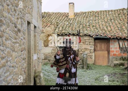 Die Feier des Festa do Menino (Kleinkindfest), eine Feier, die am ersten Tag des Jahres in Vila Chá de Braciosa, a vi stattfindet Stockfoto