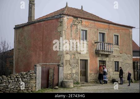 Die Feier des Festa do Menino (Kleinkindfest), eine Feier, die am ersten Tag des Jahres in Vila Chá de Braciosa, a vi stattfindet Stockfoto