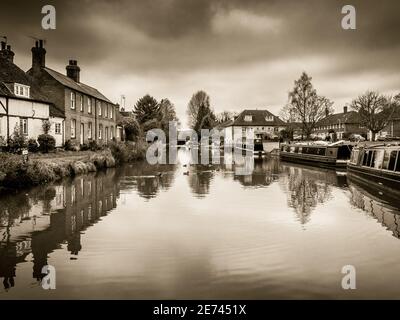 Der Kennet- und Avon-Kanal von Hungerford in Berkshire aus gesehen. Stockfoto