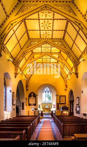 Kintbury Church war ein sächsischer Münster, aber der Großteil des heutigen Gebäudes stammt aus dem 12th. Jahrhundert. Es hat gute normannische Türen im Norden und Westen Stockfoto