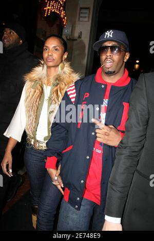 Sean P Diddy Combs und seine Frau Kim Porter kommen am 21. März 2007 nach seinem Konzert mit Snoop Dogg im Bercy Stadium im VIP Room Night Club auf den Champs Elysees in Paris an. Foto von Nikola Kis Derdei/ABACAPRESS.COM Stockfoto