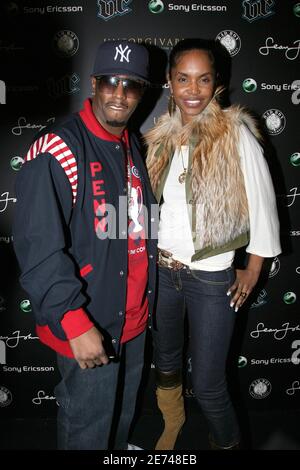 Sean P Diddy Combs und seine Frau Kim Porter kommen am 21. März 2007 nach seinem Konzert mit Snoop Dogg im Bercy Stadium im VIP Room Night Club auf den Champs Elysees in Paris an. Foto von Nikola Kis Derdei/ABACAPRESS.COM Stockfoto