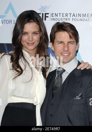 Die Hollywood-A-Listers Tom Cruise und Katie Holmes scheiden sich und beenden damit eine fünfjährige Ehe. Das Büro des berühmten Scheidungsanwalts Jonathan Wolfe bestätigte die Scheidung am 29. Juni 2012. "Das ist eine persönliche und private Angelegenheit", sagte er in einer Erklärung. Sie haben eine sechsjährige Tochter, Suri, und Cruise, 49, hat zwei Kinder aus seiner Ehe mit Nicole Kidman. Cruise heiratete Holmes, 33, seine dritte Frau, im November 2006 in einem italienischen Schloss. Datei Foto : Katie Holmes und Tom Cruise besuchen die Mentor LA's Promise Gala zu Ehren von Tom Cruise in den 20th Century Fox Studios. Los Angeles, M Stockfoto