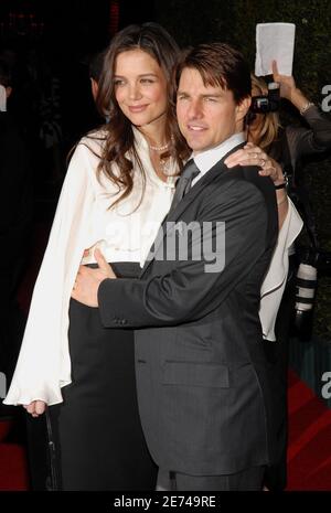 Die Hollywood-A-Listers Tom Cruise und Katie Holmes scheiden sich und beenden damit eine fünfjährige Ehe. Das Büro des berühmten Scheidungsanwalts Jonathan Wolfe bestätigte die Scheidung am 29. Juni 2012. "Das ist eine persönliche und private Angelegenheit", sagte er in einer Erklärung. Sie haben eine sechsjährige Tochter, Suri, und Cruise, 49, hat zwei Kinder aus seiner Ehe mit Nicole Kidman. Cruise heiratete Holmes, 33, seine dritte Frau, im November 2006 in einem italienischen Schloss. Datei Foto : Katie Holmes und Tom Cruise besuchen die Mentor LA's Promise Gala zu Ehren von Tom Cruise in den 20th Century Fox Studios in Los Angeles, Stockfoto