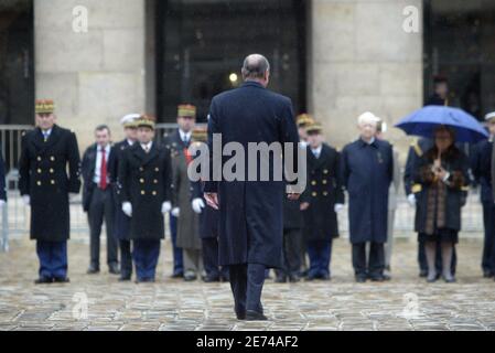 Präsident Jacques Chirac nimmt am 23. März 2007 an der östlichen Militärzeremonie für "Pry d'Armes" im Invalidendom in Paris Teil. Foto von Bernard Bisson/ABACAPRESS.COM Stockfoto