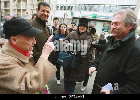 Der französische Bauernführer und Präsidentschaftskandidat Jose Bove besuchte am 25. März 2007 die Einwohner der Stadt Mantes La Jolie. Foto von Corentin Fohlen/ABACAPRESS.COM Stockfoto