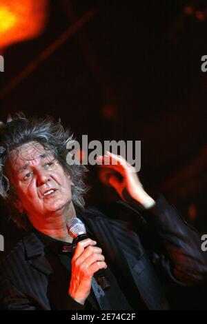 Der französische Sänger Jacques Higelin konzertiert am 23. März 2007 im Pariser Maison de la Radio. Foto von Mehdi Taamallah/ABACAPRESS.COM Stockfoto