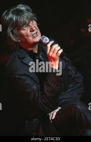 Der französische Sänger Jacques Higelin konzertiert am 23. März 2007 im Pariser Maison de la Radio. Foto von Mehdi Taamallah/ABACAPRESS.COM Stockfoto