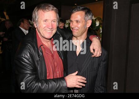 Die Schauspieler Yves Renier und Paul Belmondo nehmen am 26. März 2007 an der Wiedereröffnung des berühmten Kabaretts "Bobino" in Paris, Frankreich, Teil. Foto von Benoit Pinguet/ABACAPRESS.COM Stockfoto