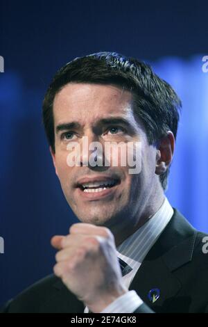 Der Anführer der Parti Quebecois Andre Boisclair spricht bei einer Wahlkampfveranstaltung am 14. März 2007 im Theatre National in Montreal, Kanada, zu einer Menge von 1,000 Zuschauern. Die Wähler von Quebec werden am 26. März entweder über eine föderalistische Regierung oder über Separatisten entscheiden, die versuchen, Kanada aufzubrechen. Foto von Normand Blouin/ABACAPRESS.COM Stockfoto