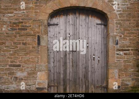Einfache, aber schöne alte Scheunentür. Aufgenommen in England, Großbritannien Stockfoto