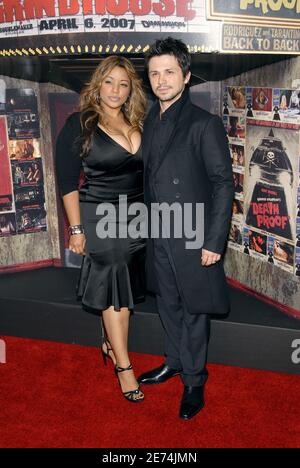 Freddy Rodriguez und seine Frau besuchen am 26. März 2007 die Premiere von Dimension Films "Grindhouse" im Orpheum Theatre in Los Angeles, CA, USA. Foto von Lionel Hahn/ABACAPRESS.COM Stockfoto