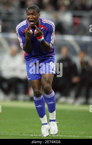 Frankreichs Djibril Cisse zeigt sich beim internationalen Freundschaftsspiel Frankreich gegen Österreich am 28. März 2007 im Stade de France in Saint-Denis bei Paris. Frankreich gewann 1:0. Foto von Mehdi Taamallah/Cameleon/ABACAPRESS.COM Stockfoto